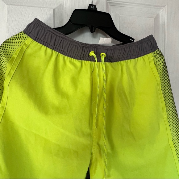 Nike Mesh Lined Volley Swim Shorts for Boys Neon Yellow Volt Gray Sz Small - Picture 2 of 9